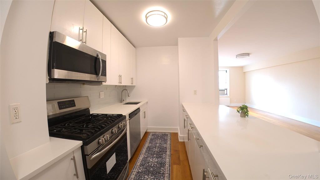 14220 Franklin Avenue 7F, Flushing, NY 11355