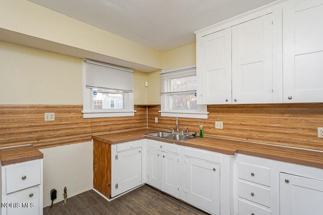 855 Brighton Avenue, Toledo, OH 43609