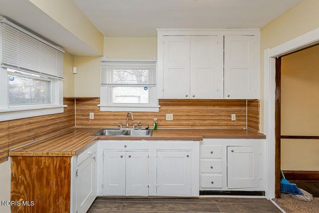 855 Brighton Avenue, Toledo, OH 43609