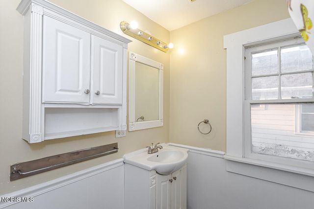 855 Brighton Avenue, Toledo, OH 43609