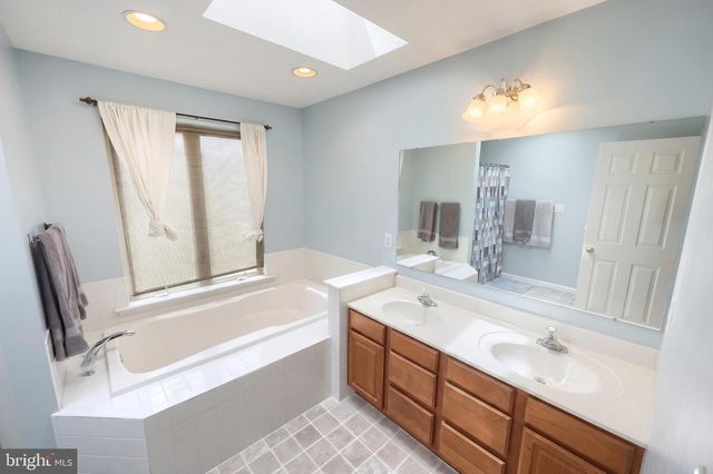 95 COLONIAL DR, Hanover, PA 17331