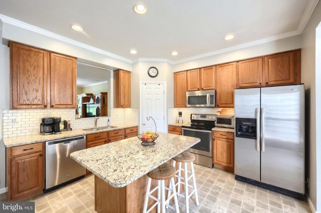 95 COLONIAL DR, Hanover, PA 17331