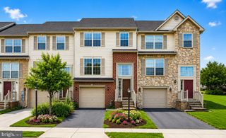 95 COLONIAL DR, Hanover, PA 17331
