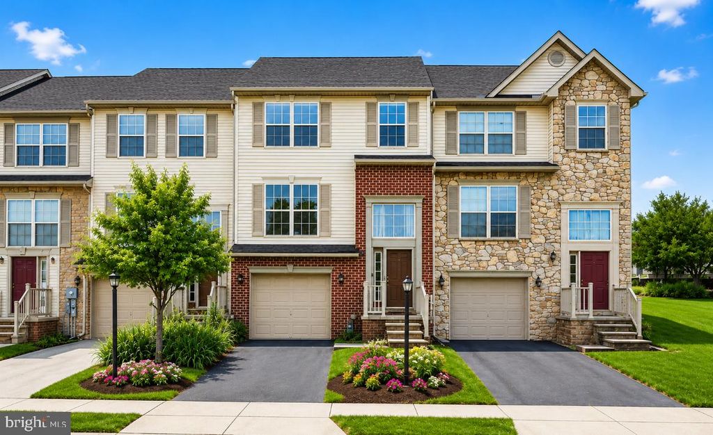 95 COLONIAL DR, Hanover, PA 17331
