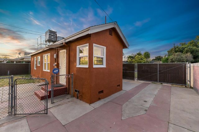 3070 E Peralta Way, Fresno, CA 93703