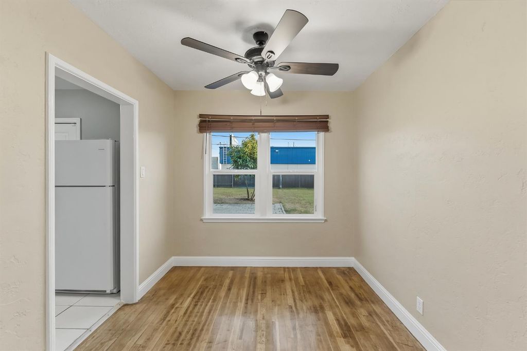 Image 10 of property listing at 3070 E Peralta Way, Fresno, CA 93703