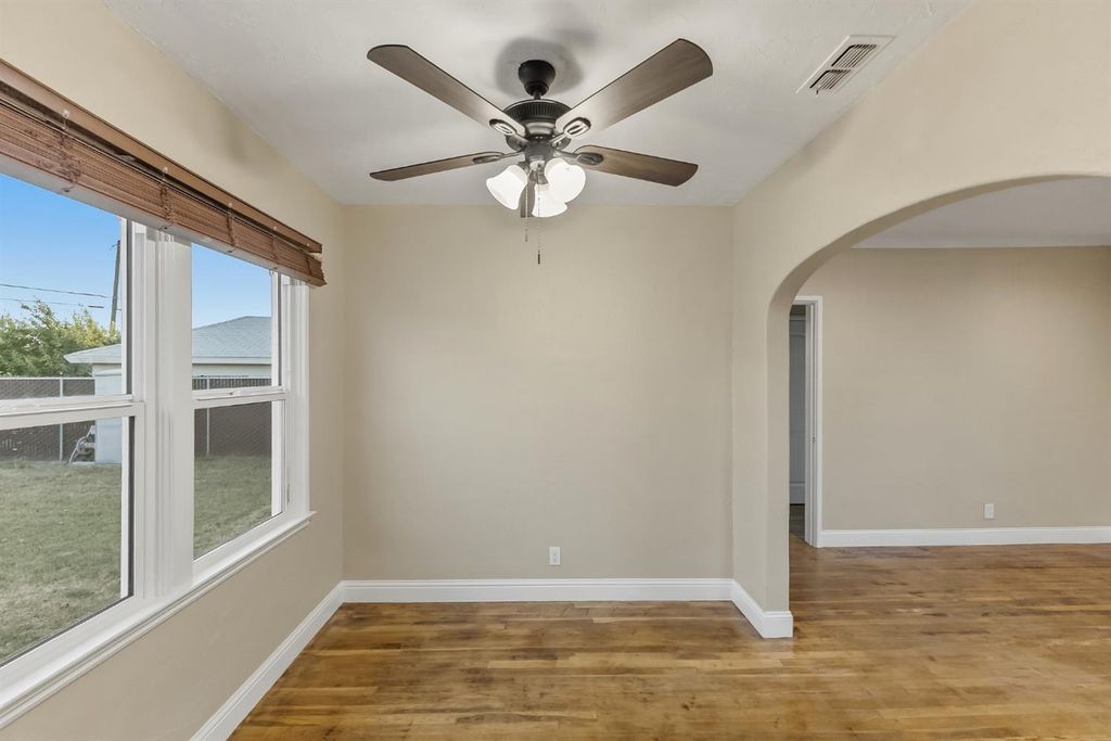 Image 11 of property listing at 3070 E Peralta Way, Fresno, CA 93703