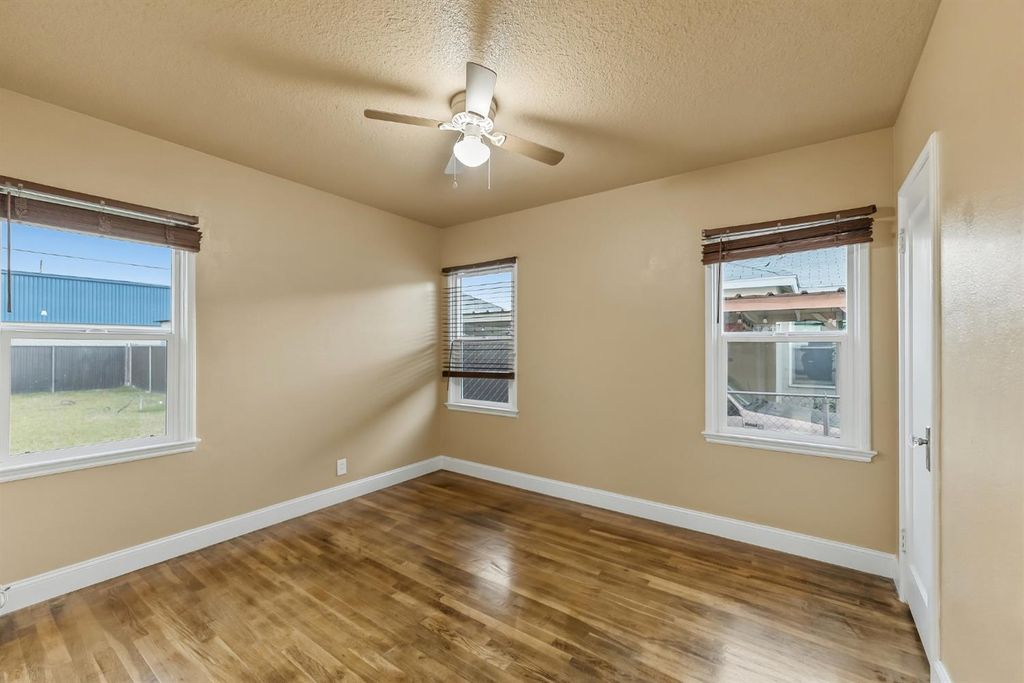 Image 13 of property listing at 3070 E Peralta Way, Fresno, CA 93703