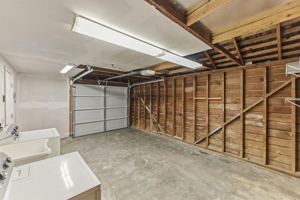 Image 17 of property listing at 3070 E Peralta Way, Fresno, CA 93703