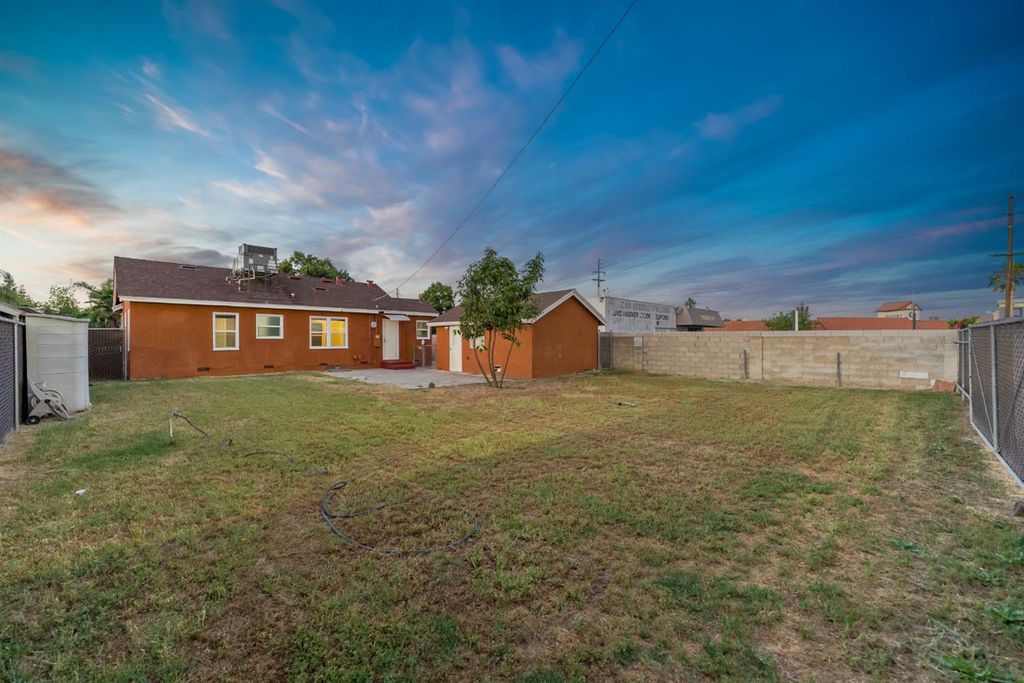 Image 18 of property listing at 3070 E Peralta Way, Fresno, CA 93703
