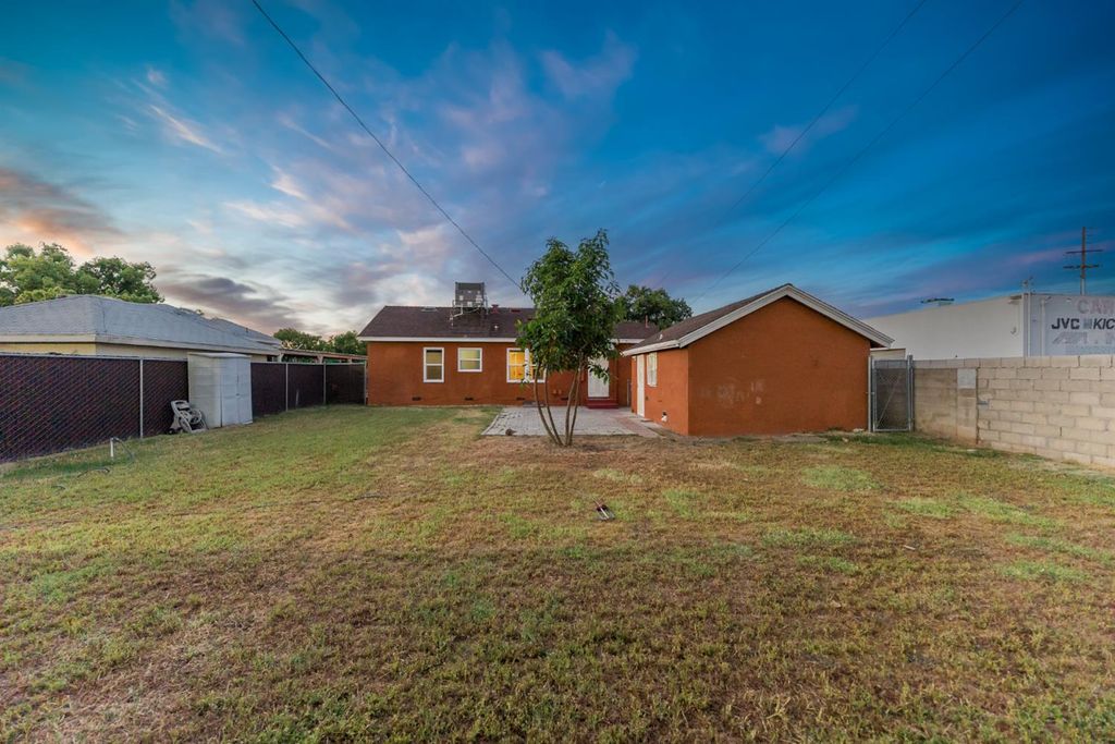 Image 19 of property listing at 3070 E Peralta Way, Fresno, CA 93703