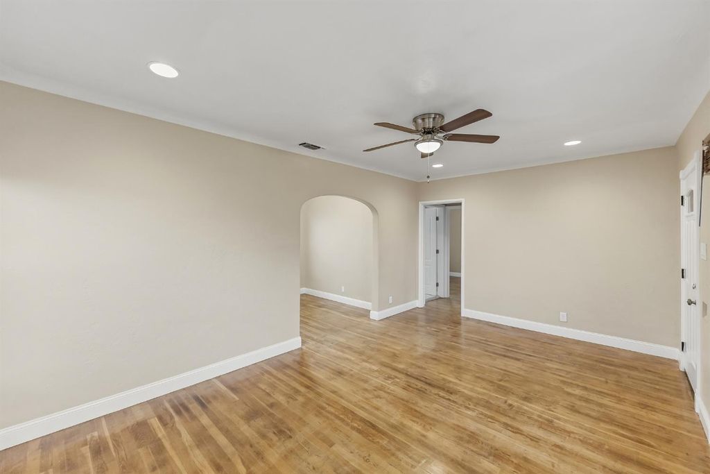 Image 6 of property listing at 3070 E Peralta Way, Fresno, CA 93703