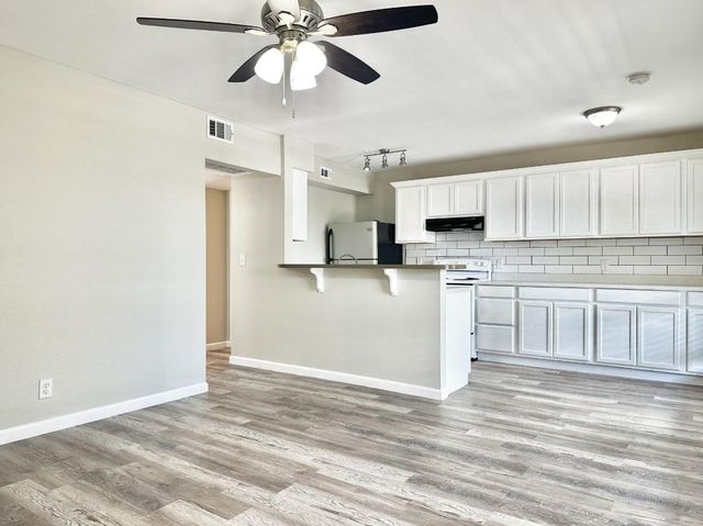7304 Twin Crest DR 105, Austin, TX 78752