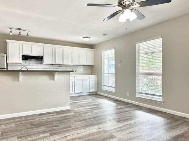 7304 Twin Crest DR 105, Austin, TX 78752