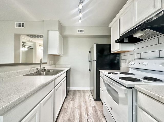 7304 Twin Crest DR 105, Austin, TX 78752