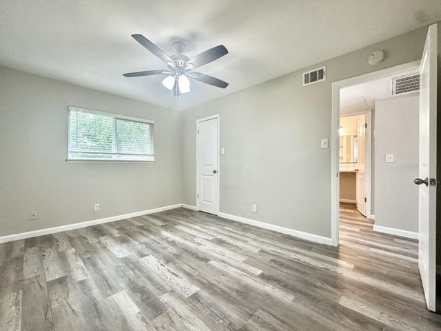 7304 Twin Crest DR 105, Austin, TX 78752