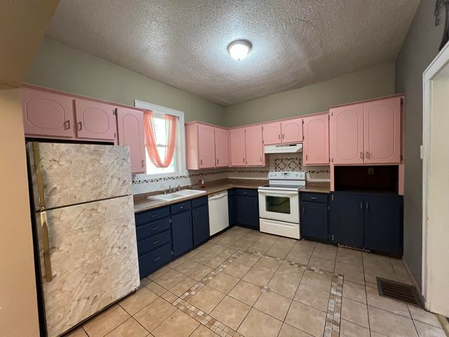 1036 E WASHINGTON Avenue, Council Bluffs, IA 51503