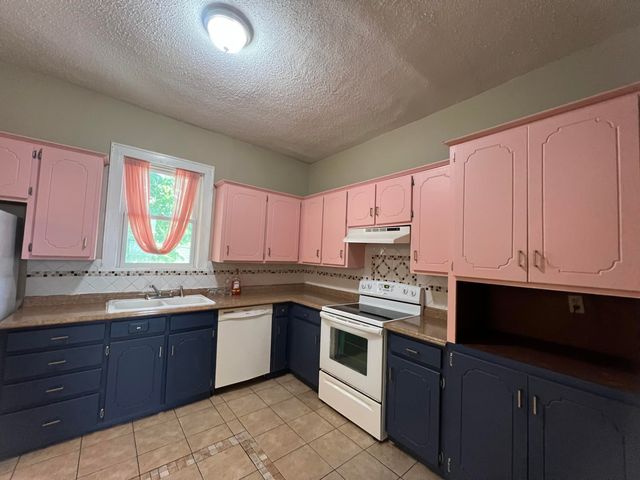 1036 E WASHINGTON Avenue, Council Bluffs, IA 51503