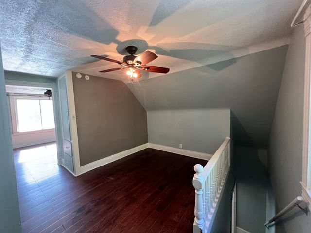 1036 E WASHINGTON Avenue, Council Bluffs, IA 51503