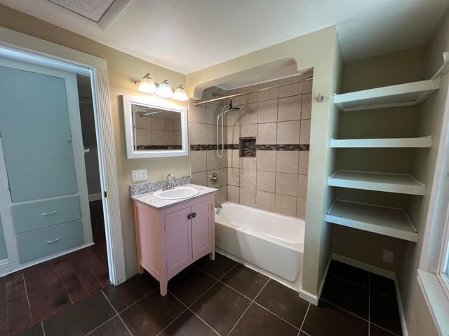 1036 E WASHINGTON Avenue, Council Bluffs, IA 51503