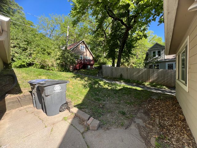 1036 E WASHINGTON Avenue, Council Bluffs, IA 51503