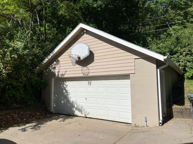 1036 E WASHINGTON Avenue, Council Bluffs, IA 51503