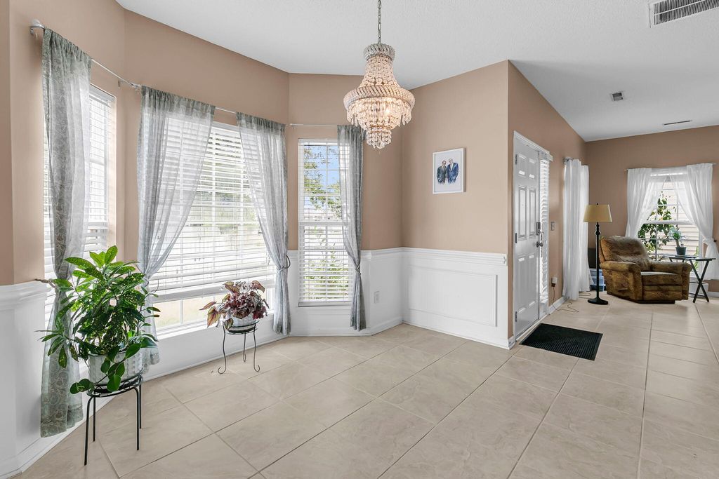 Image 10 of property listing at 104 Savannah River Drive, Summerville, SC 29485