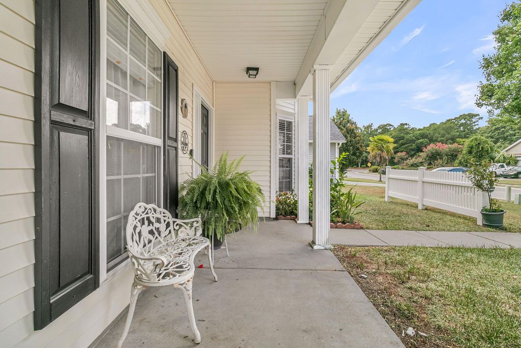 Image 6 of property listing at 104 Savannah River Drive, Summerville, SC 29485