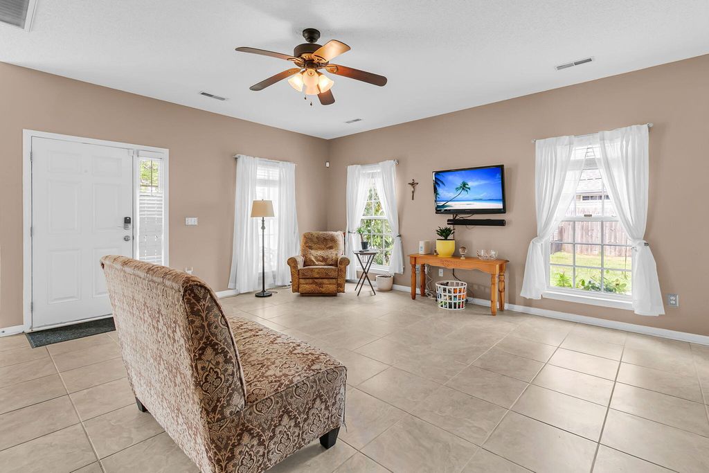 Image 7 of property listing at 104 Savannah River Drive, Summerville, SC 29485