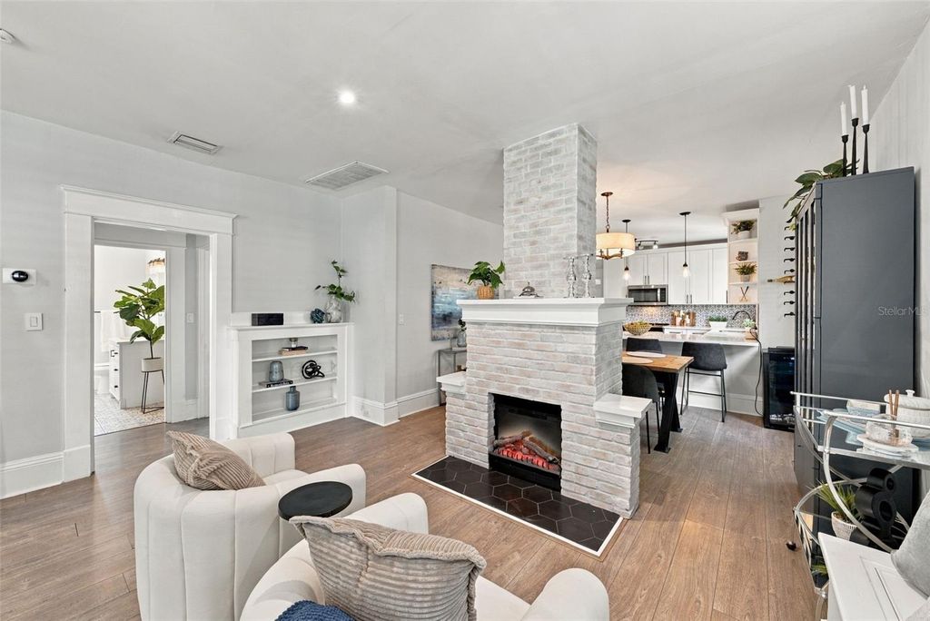 Image 11 of property listing at 109 E JEAN STREET, Tampa, FL 33604