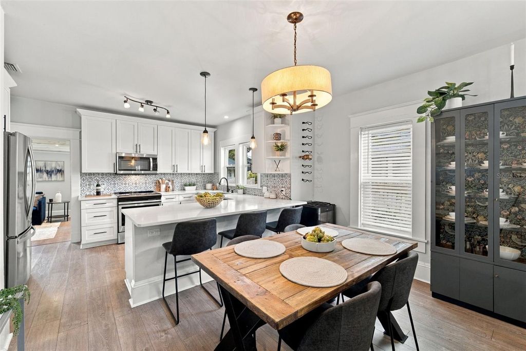 Image 12 of property listing at 109 E JEAN STREET, Tampa, FL 33604