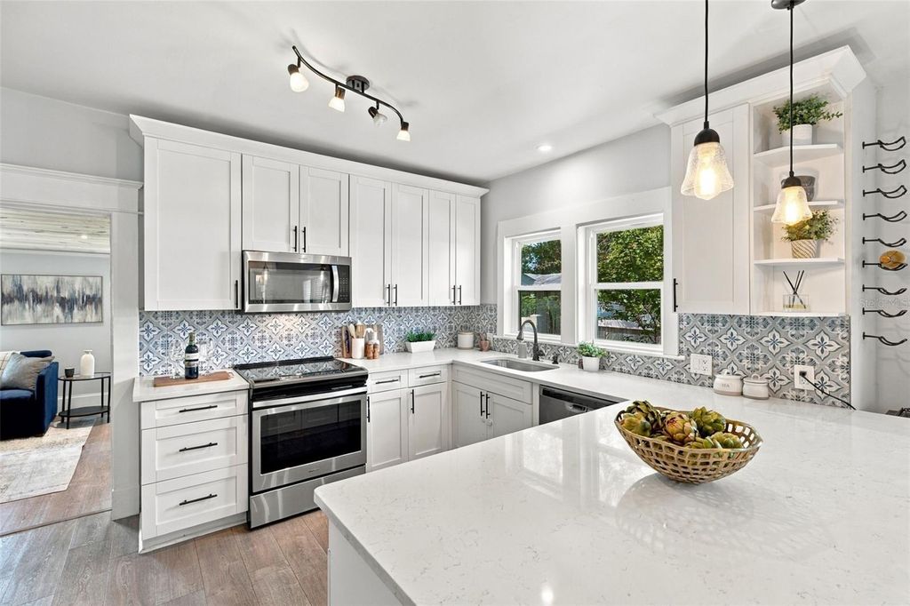 Image 14 of property listing at 109 E JEAN STREET, Tampa, FL 33604