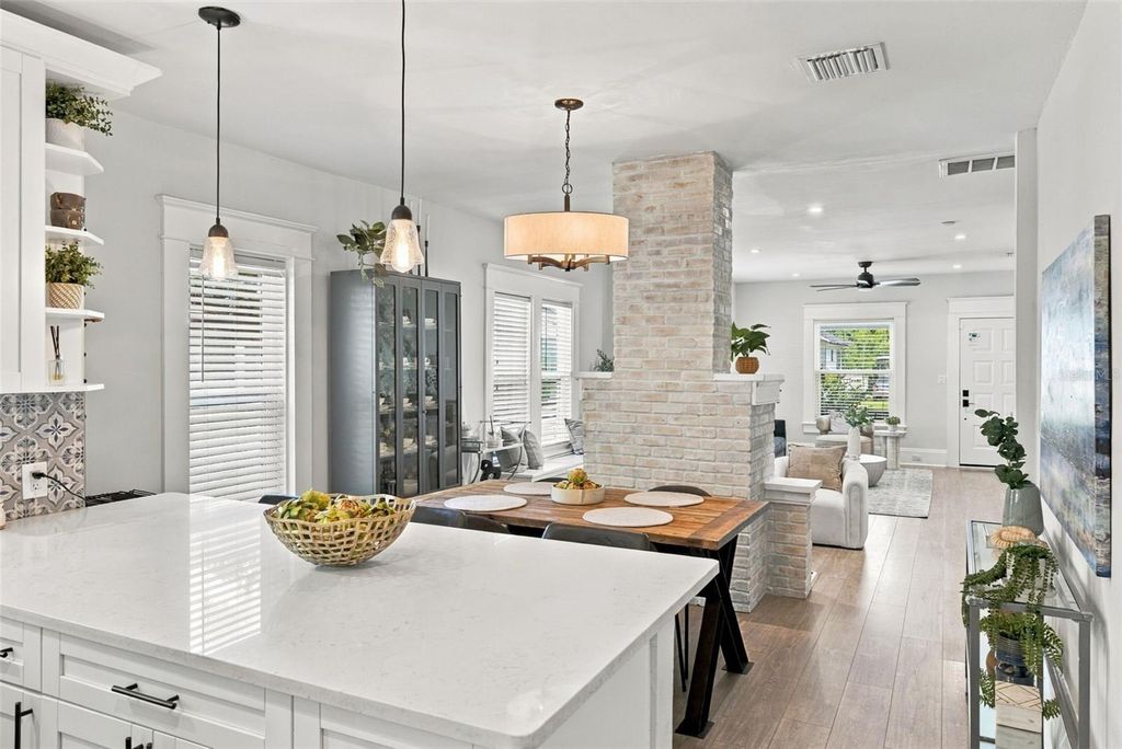 Image 16 of property listing at 109 E JEAN STREET, Tampa, FL 33604