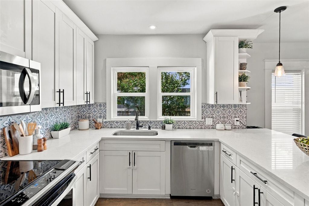 Image 17 of property listing at 109 E JEAN STREET, Tampa, FL 33604