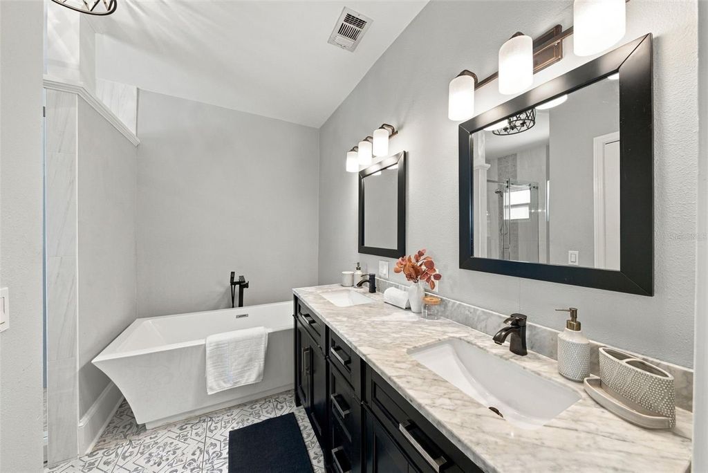 Image 22 of property listing at 109 E JEAN STREET, Tampa, FL 33604