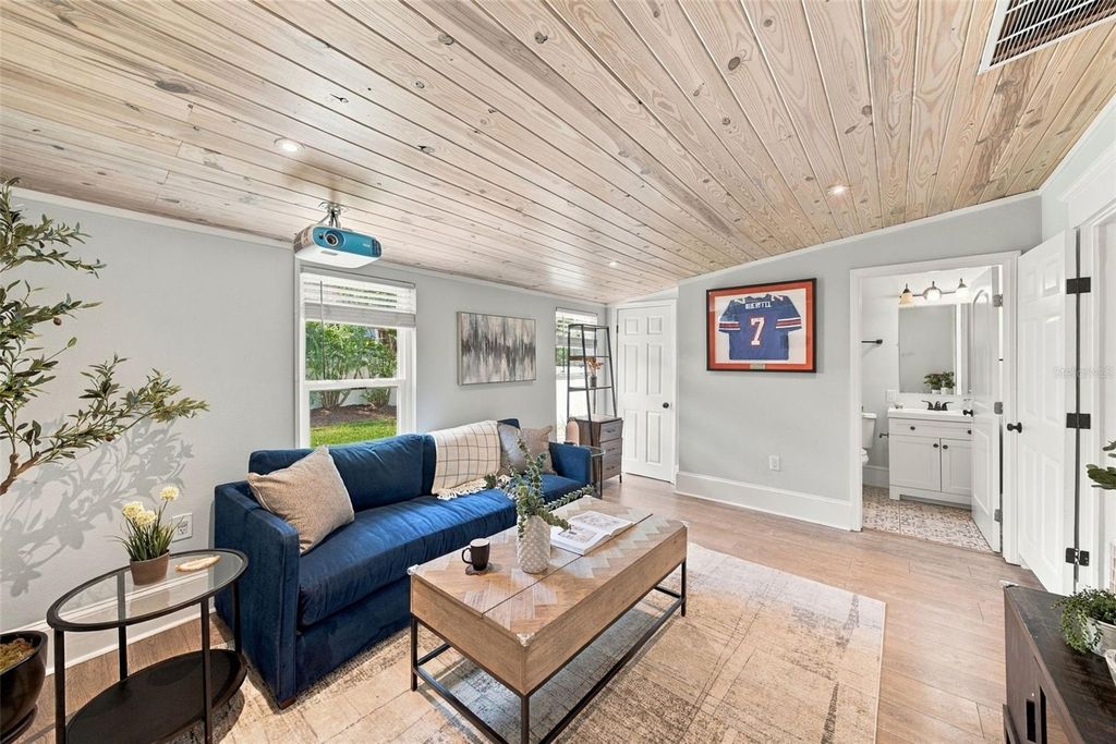 Image 28 of property listing at 109 E JEAN STREET, Tampa, FL 33604