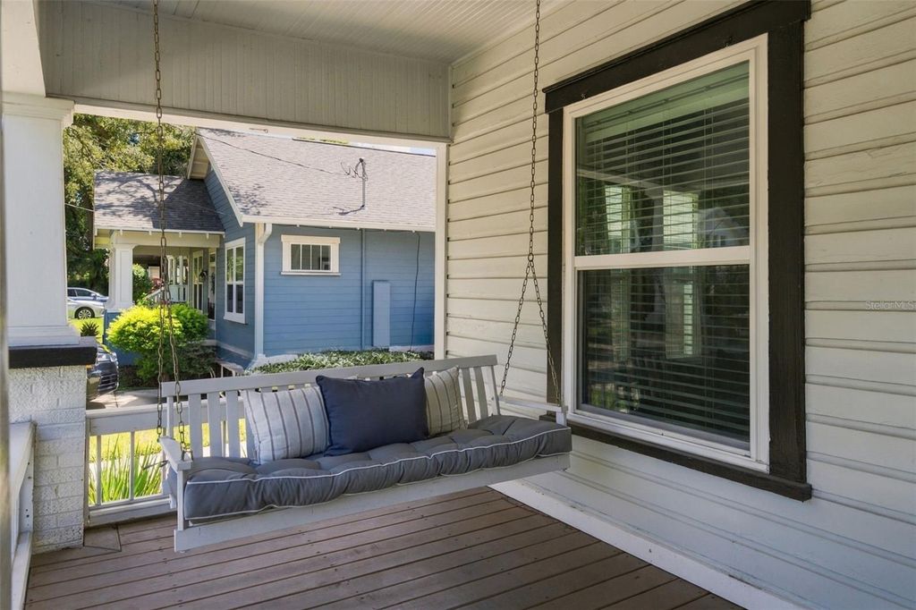 Image 4 of property listing at 109 E JEAN STREET, Tampa, FL 33604