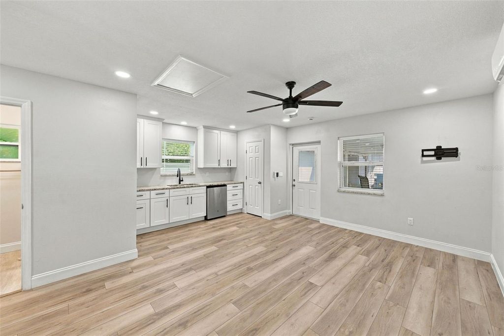 Image 31 of property listing at 109 E JEAN STREET, Tampa, FL 33604