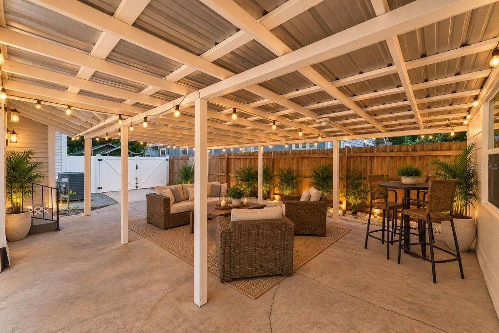 Image 35 of property listing at 109 E JEAN STREET, Tampa, FL 33604
