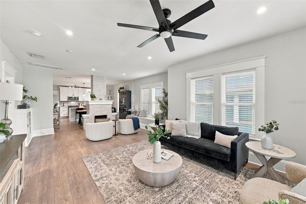 Image 7 of property listing at 109 E JEAN STREET, Tampa, FL 33604
