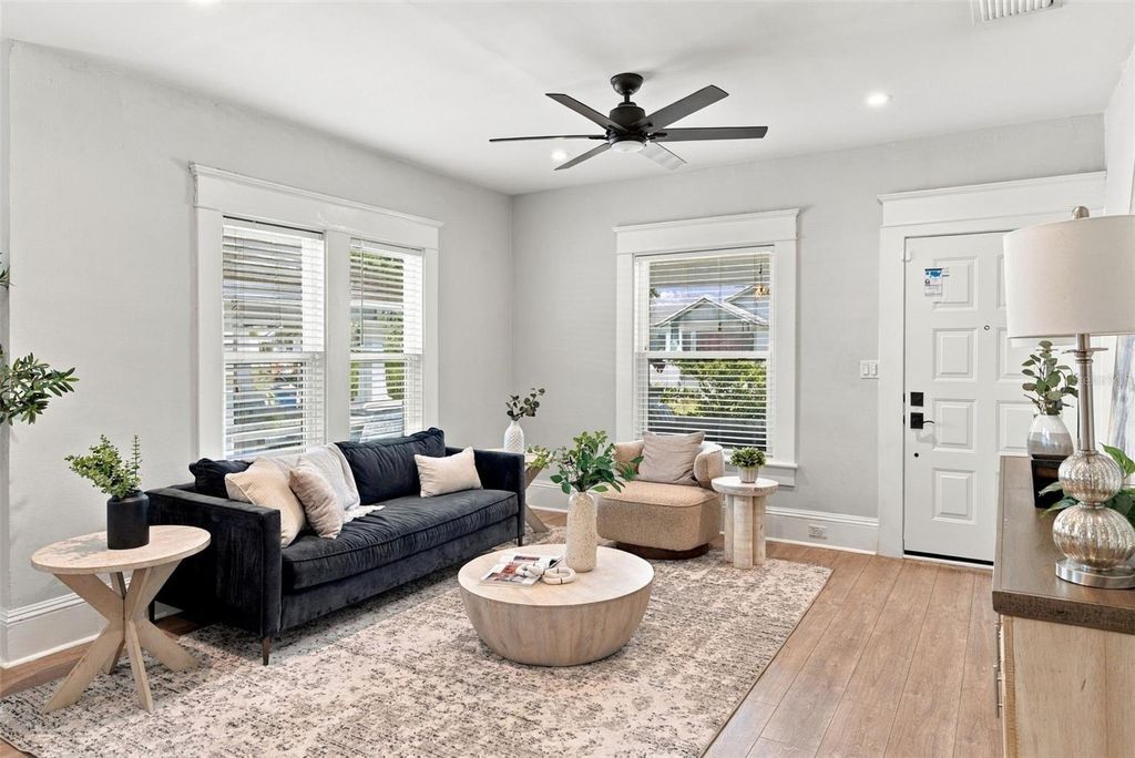 Image 9 of property listing at 109 E JEAN STREET, Tampa, FL 33604
