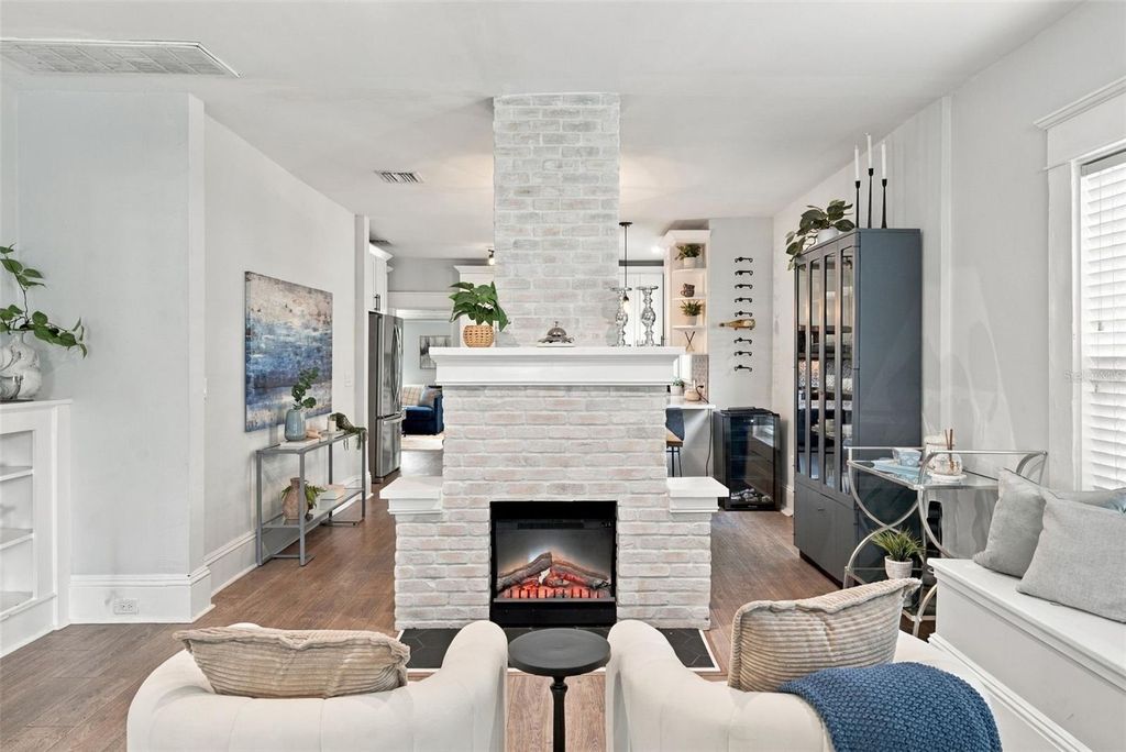 Image 10 of property listing at 109 E JEAN STREET, Tampa, FL 33604