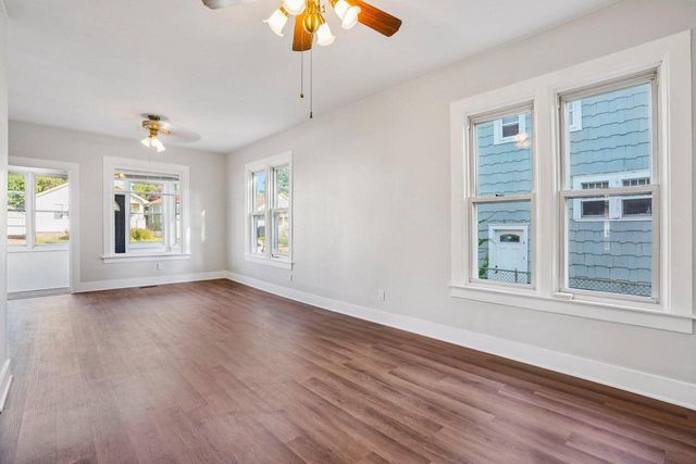 7402 8th AVENUE, Kenosha, WI 53143