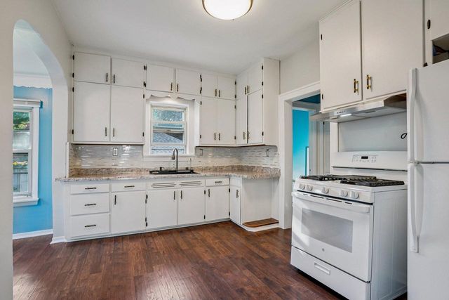 7402 8th AVENUE, Kenosha, WI 53143