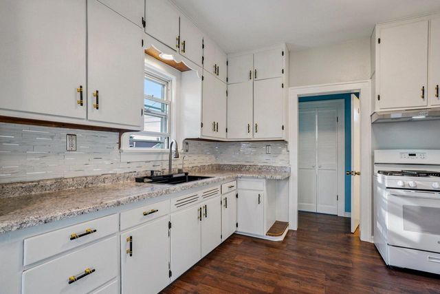7402 8th AVENUE, Kenosha, WI 53143