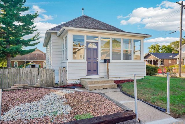 7402 8th AVENUE, Kenosha, WI 53143
