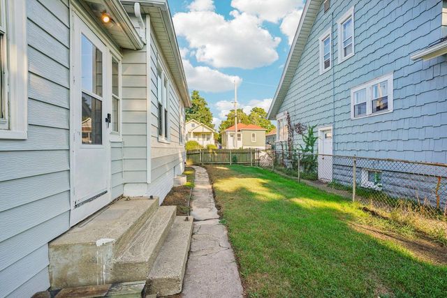 7402 8th AVENUE, Kenosha, WI 53143
