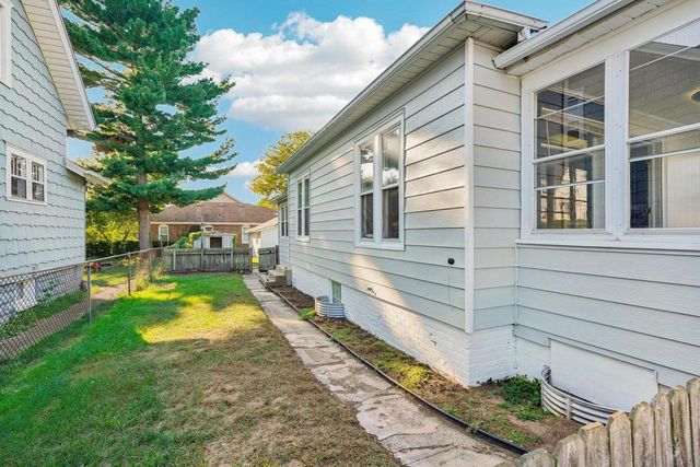 7402 8th AVENUE, Kenosha, WI 53143