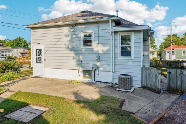 7402 8th AVENUE, Kenosha, WI 53143