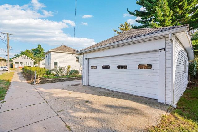 7402 8th AVENUE, Kenosha, WI 53143